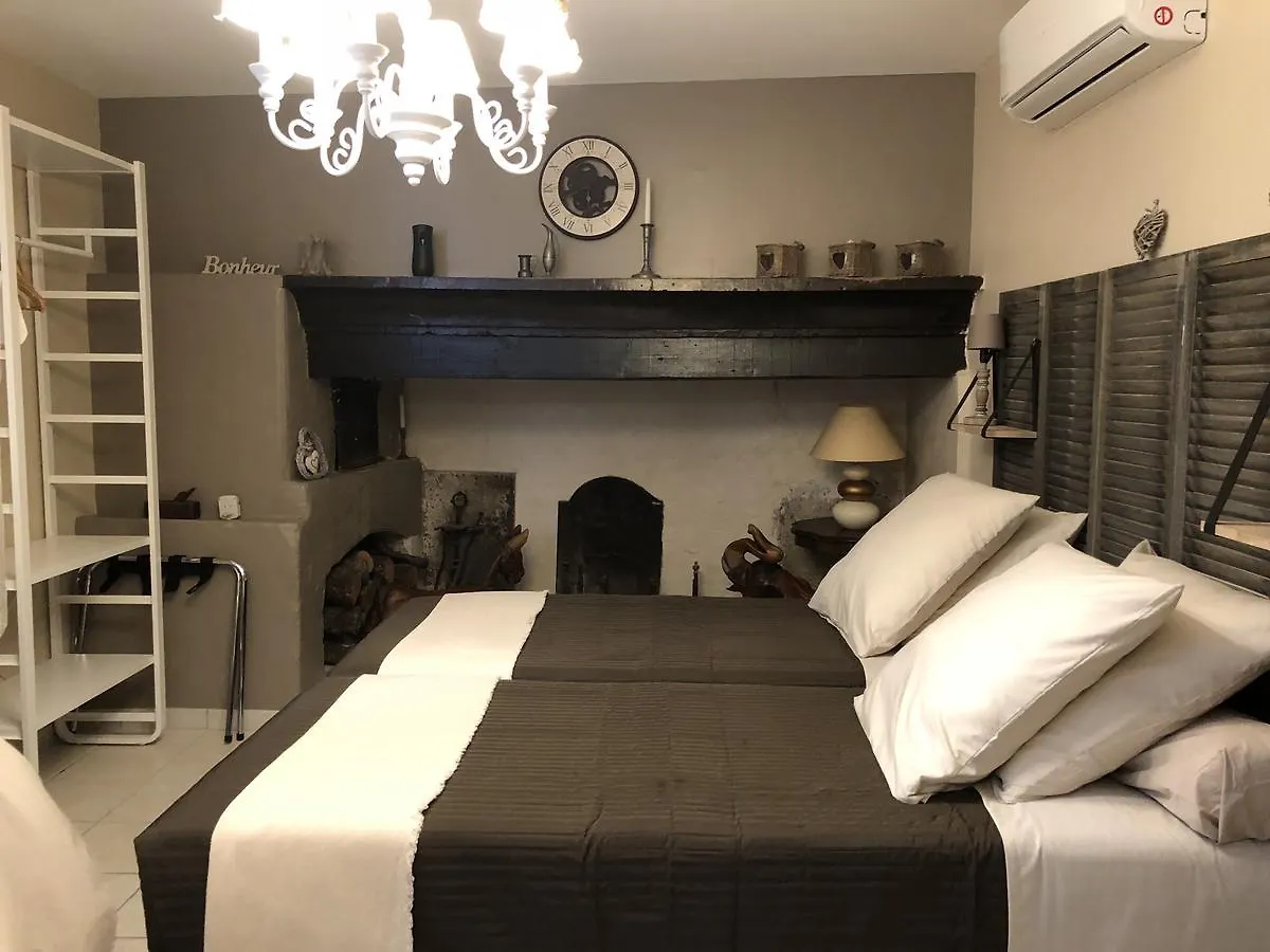 Auberge De Pachoquin Meounes-les-Montrieux 0*,